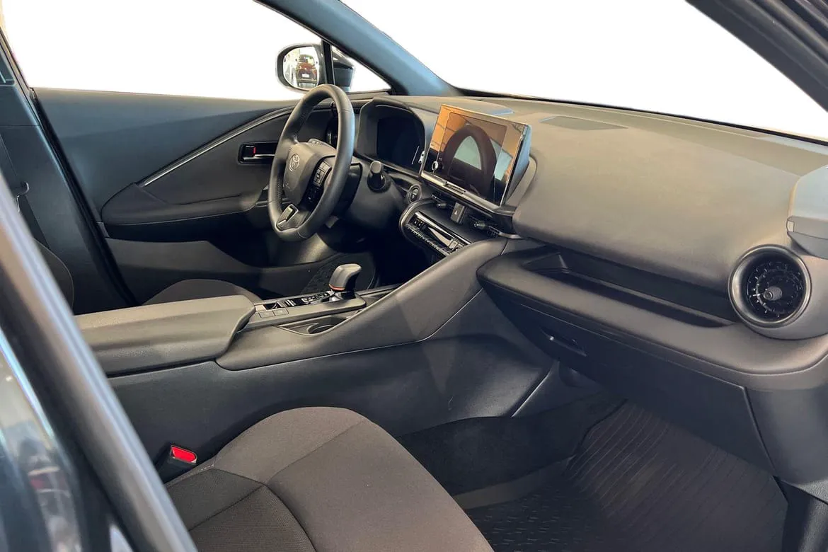 Vehicle image 6