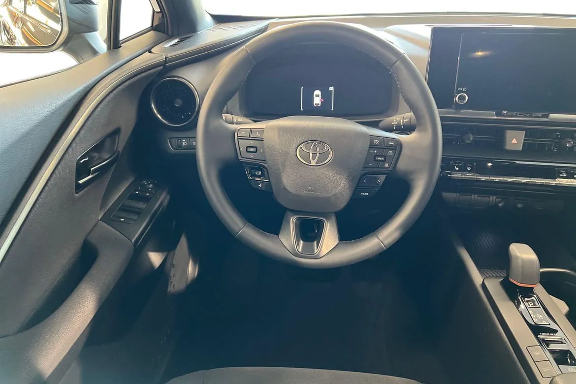 Vehicle image 10