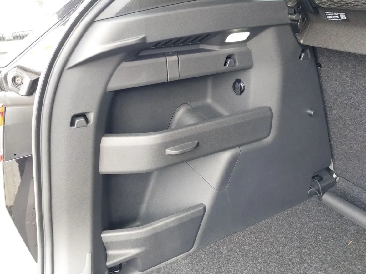 Vehicle image 18