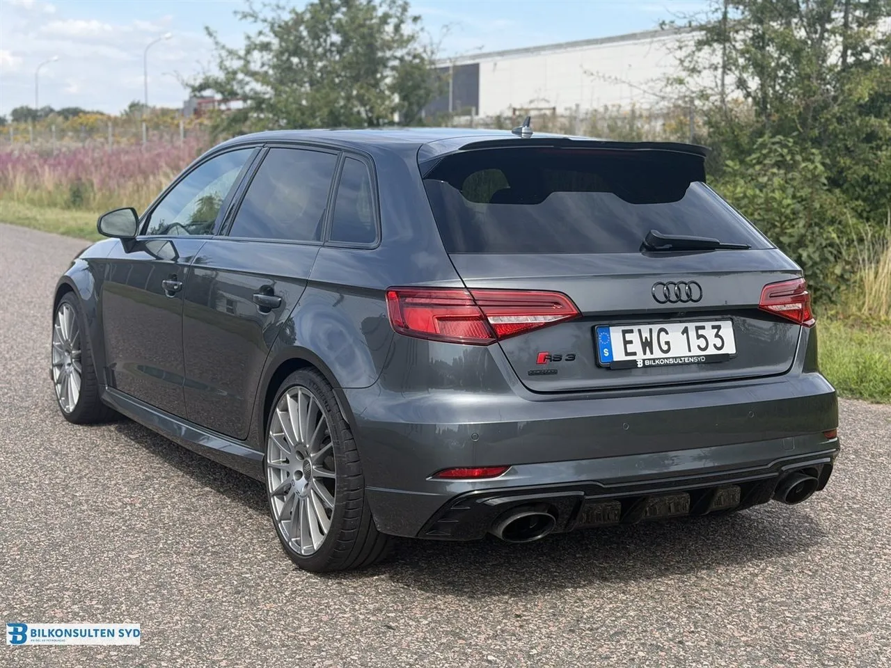 Vehicle image 21