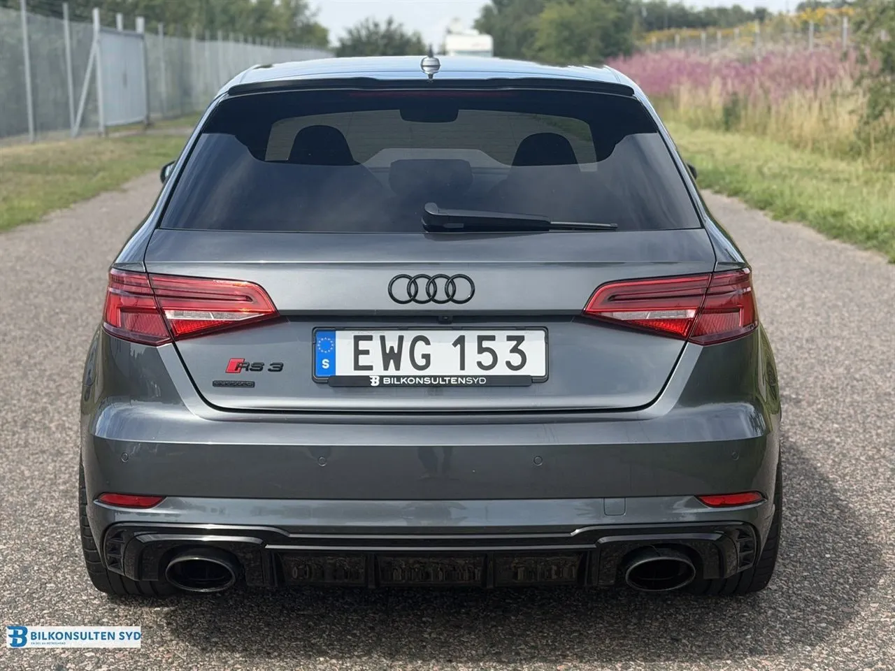 Vehicle image 23