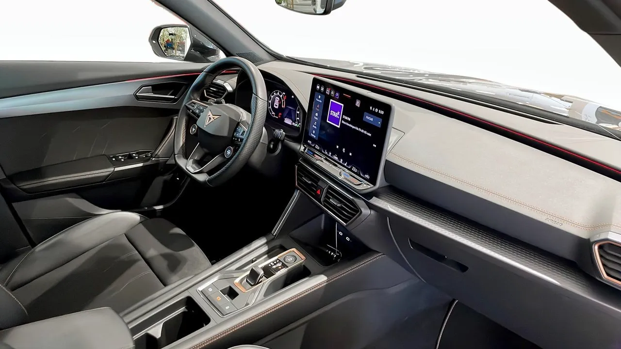Vehicle image 10