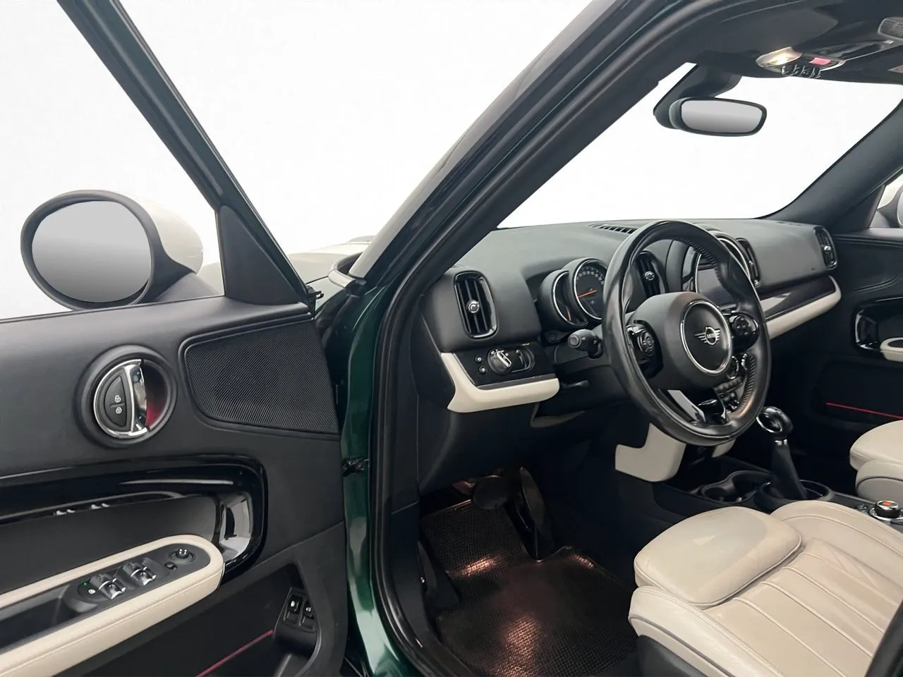Vehicle image 18