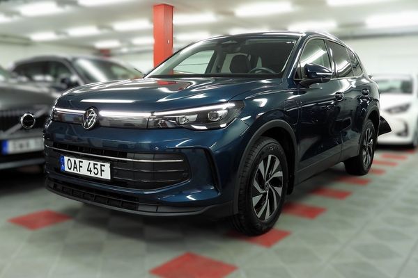 Volkswagen Tiguan eHybrid 1.5 TSI Life SoV Hjul 120km Räckvidd Värmare - 2025