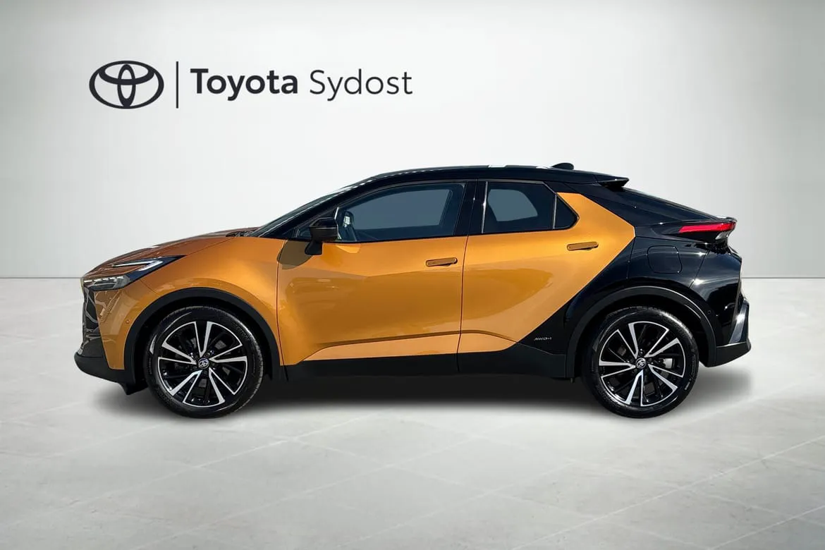 Vehicle image 3