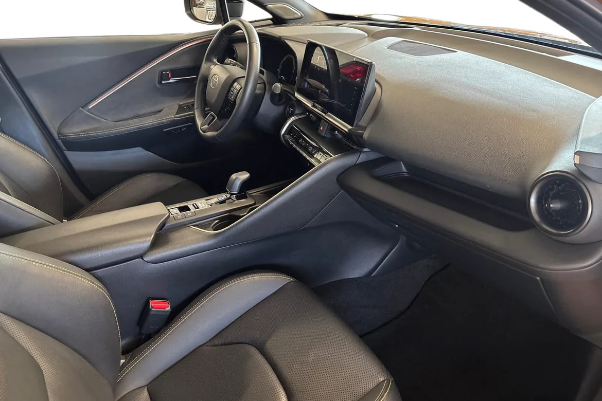 Vehicle image 6