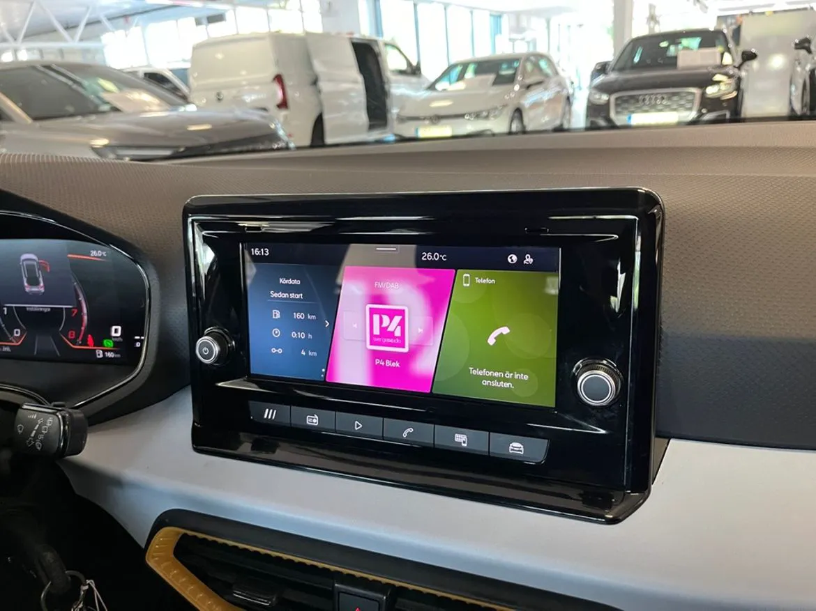Vehicle image 14