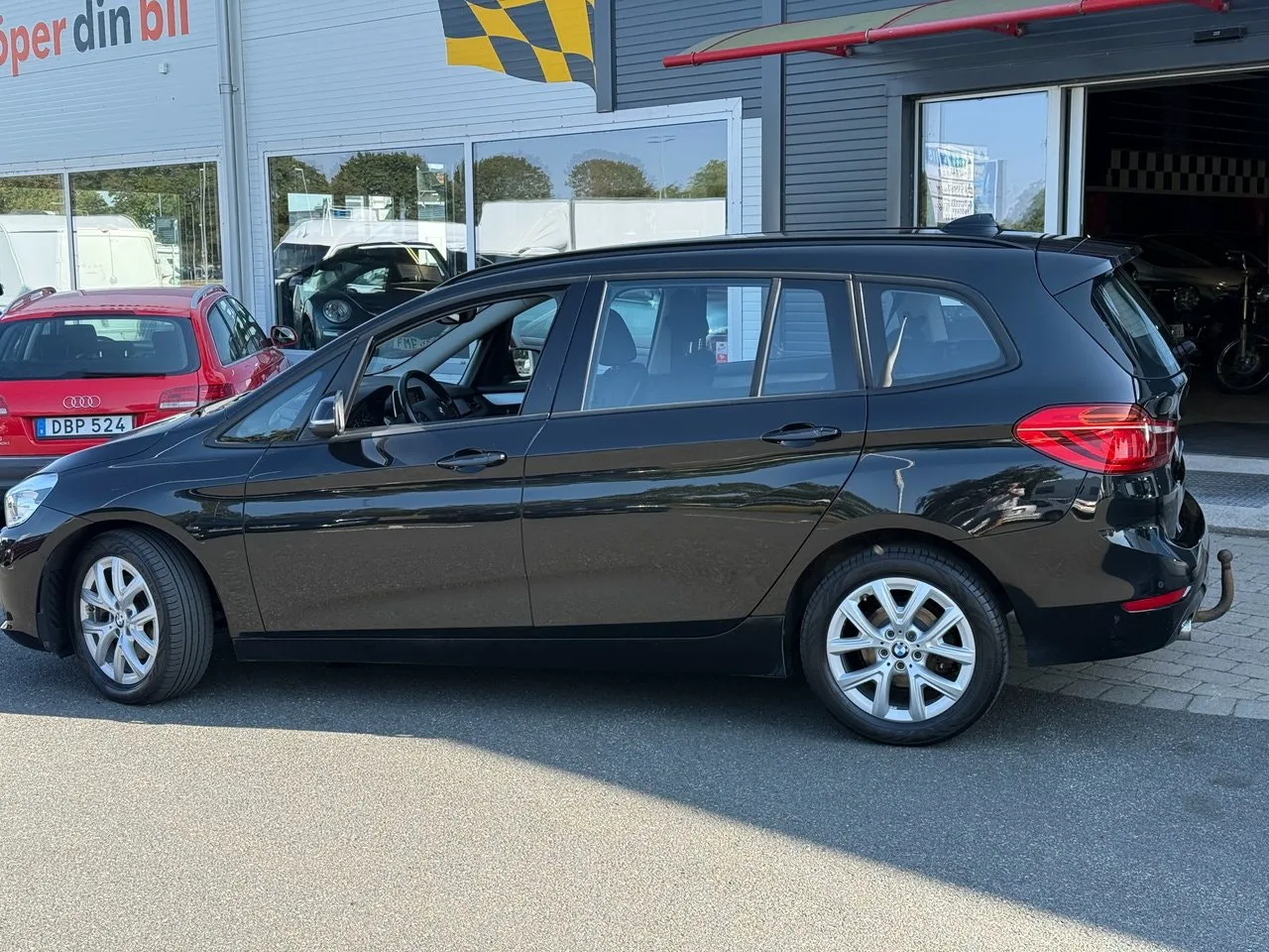 Vehicle image 6