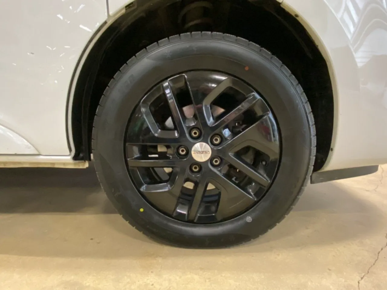 Vehicle image 18