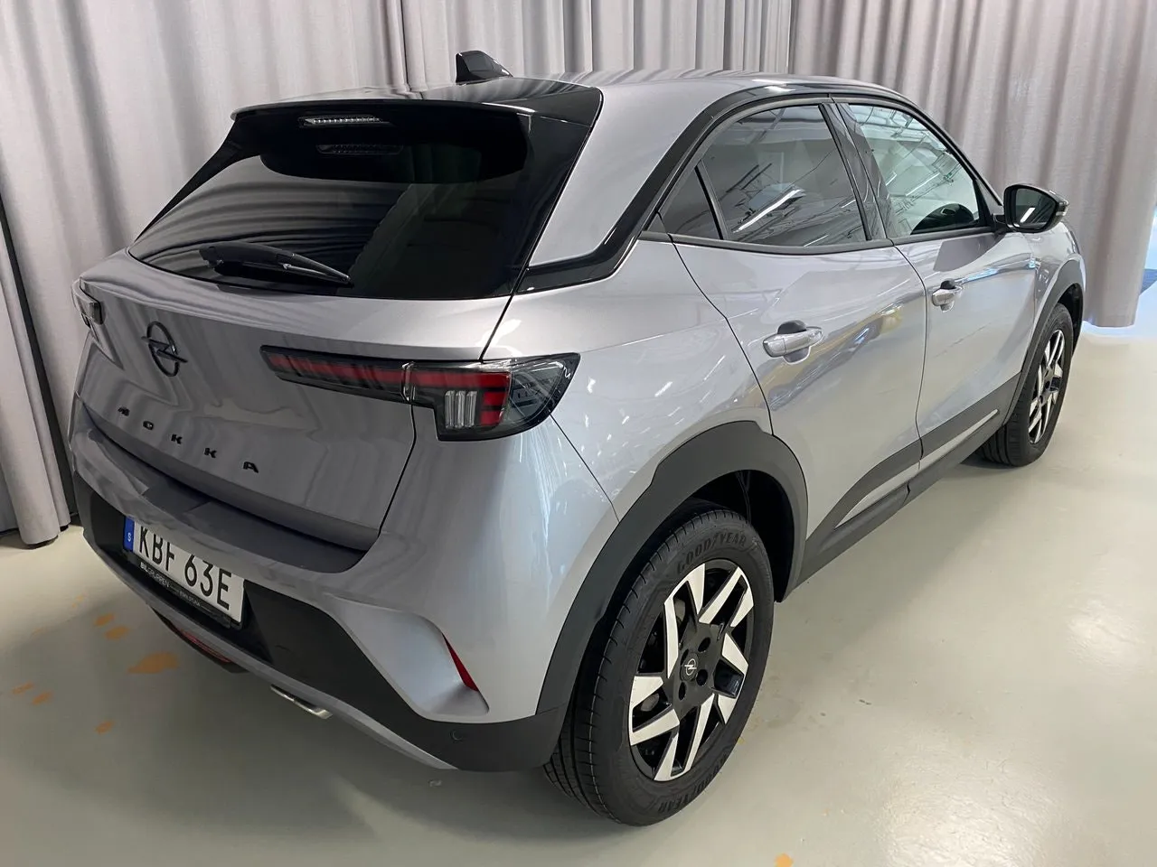 Vehicle image 5