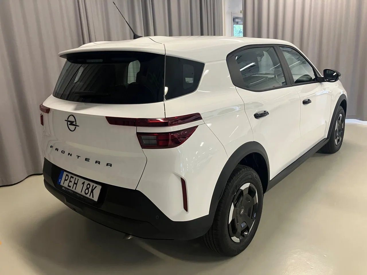 Vehicle image 3