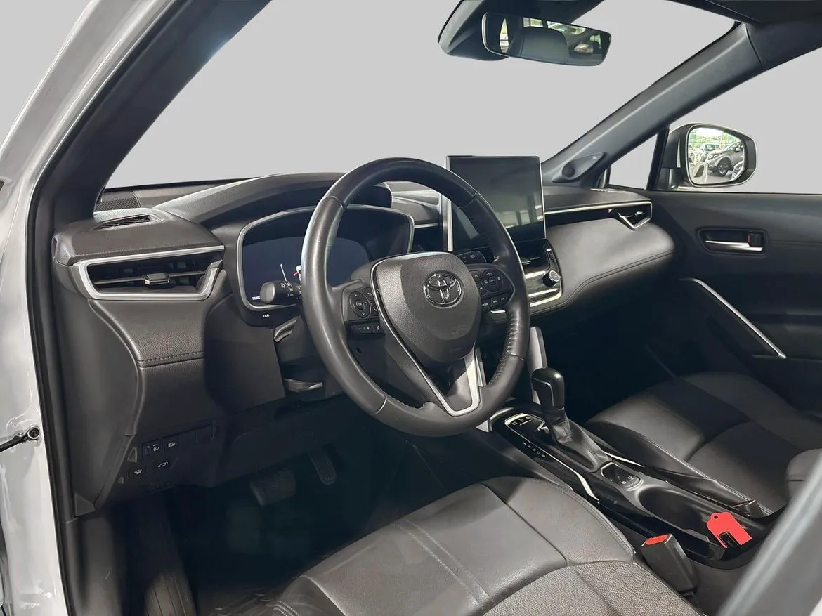 Vehicle image 13
