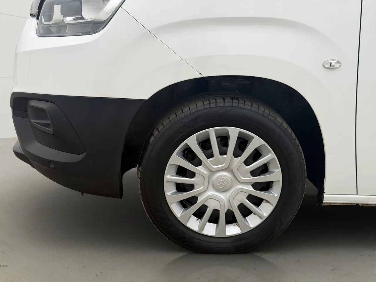 Vehicle image 25