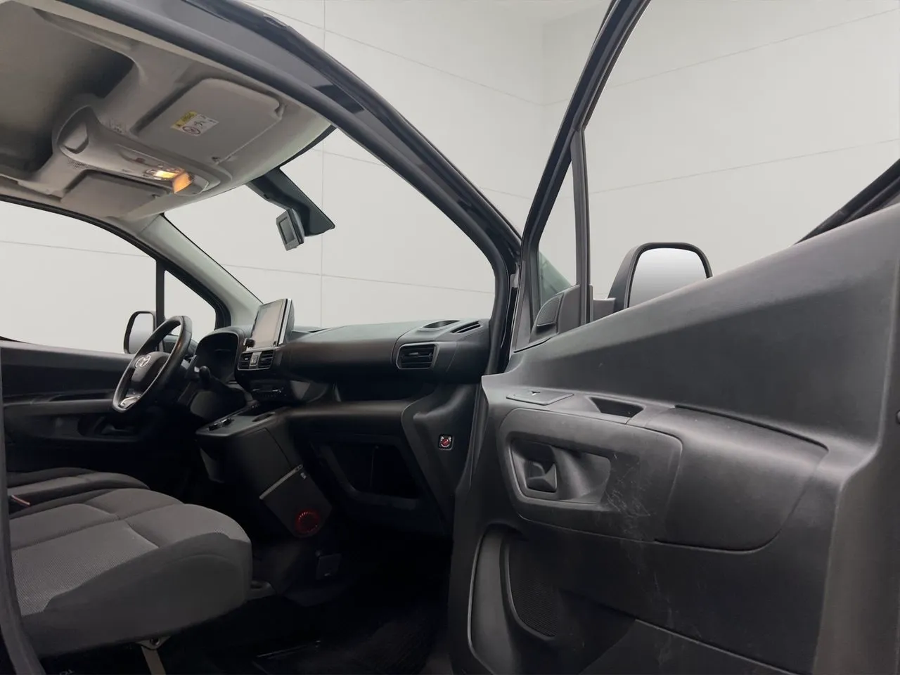 Vehicle image 28