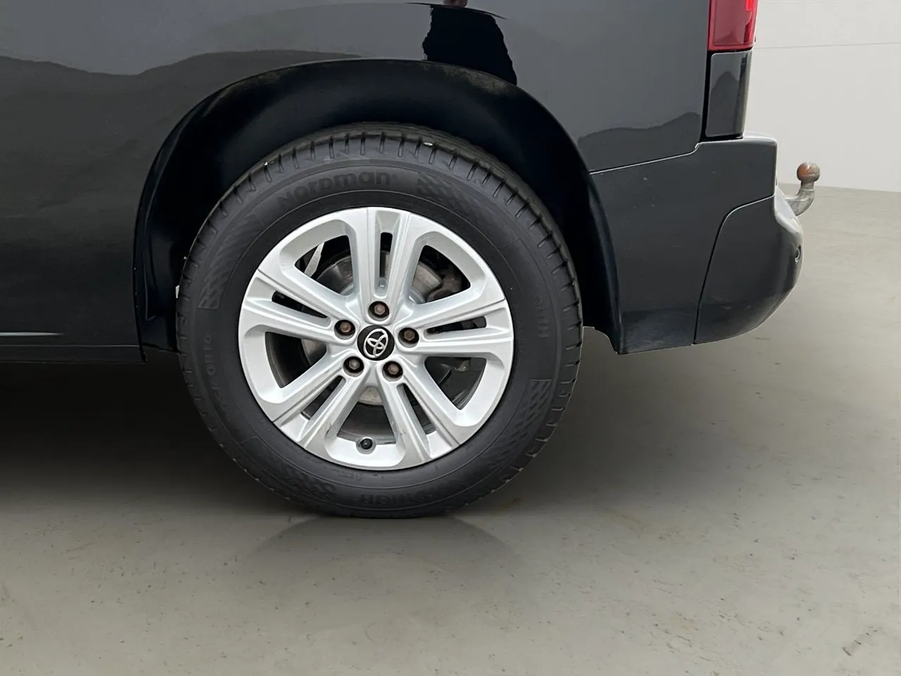 Vehicle image 30