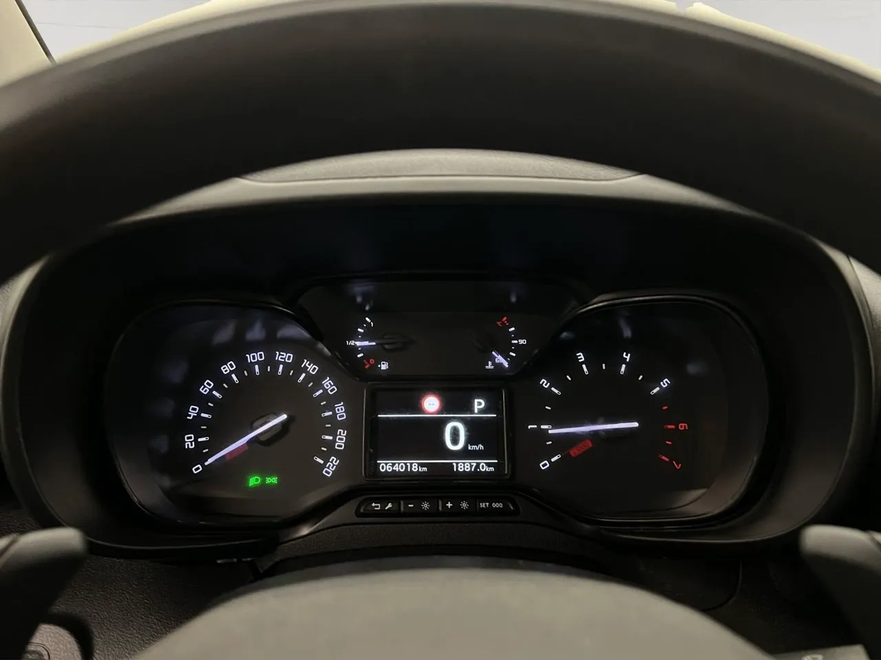Vehicle image 19