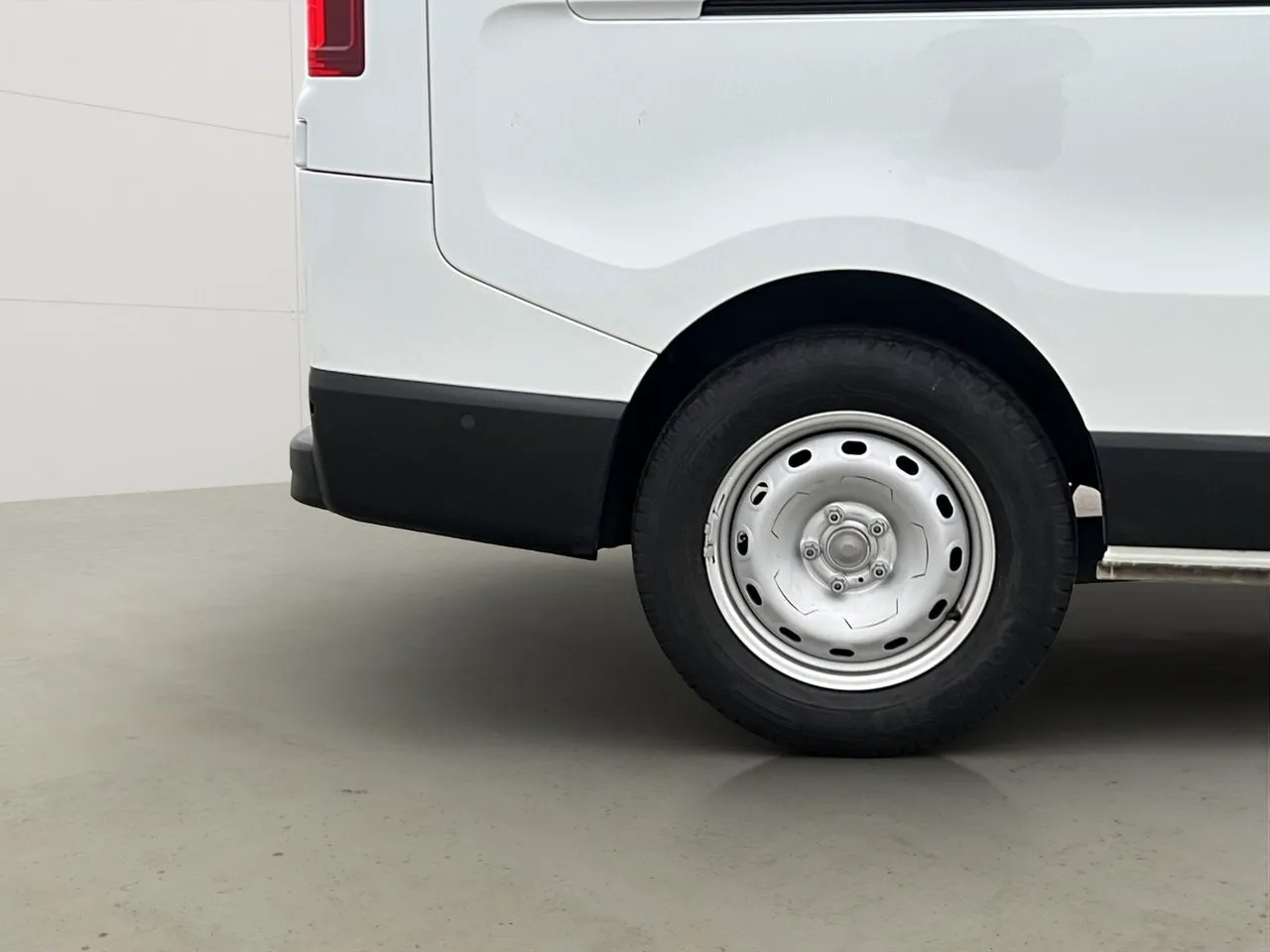Vehicle image 33