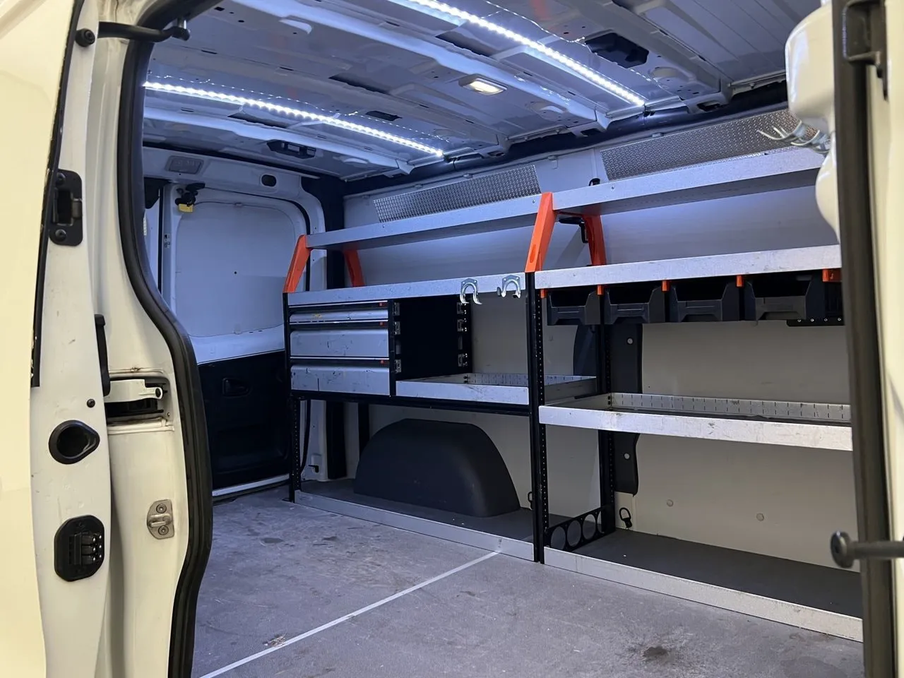 Vehicle image 14