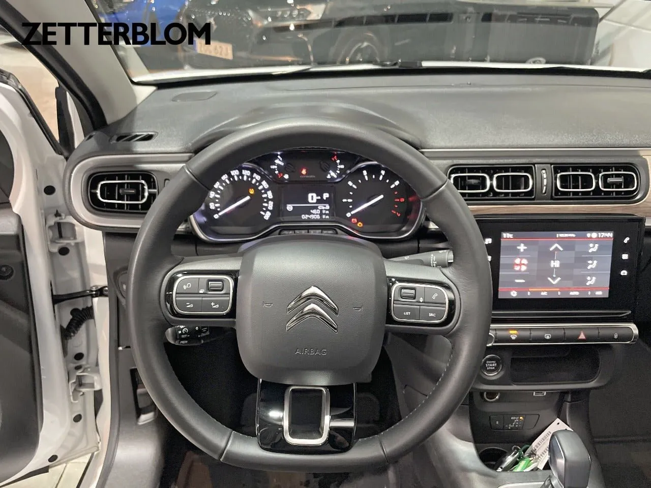 Vehicle image 11