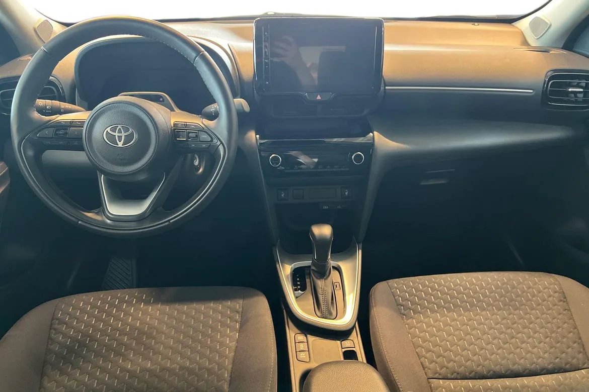 Vehicle image 7