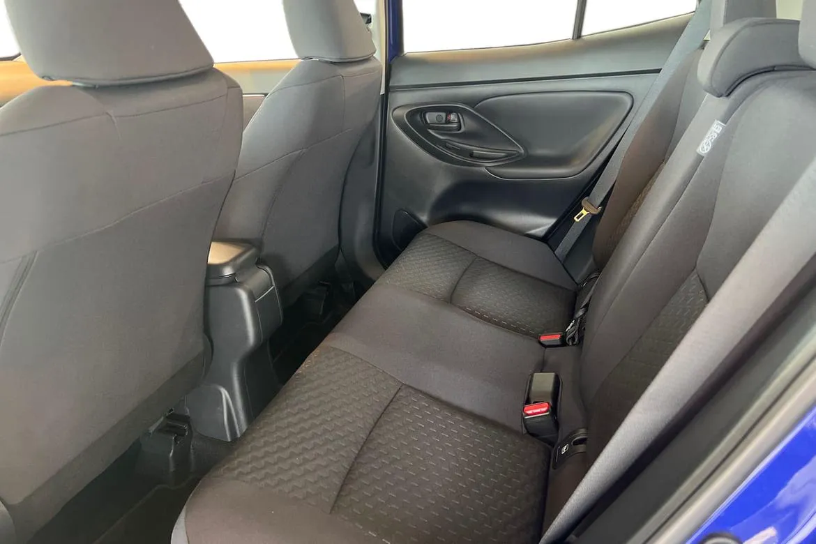 Vehicle image 10