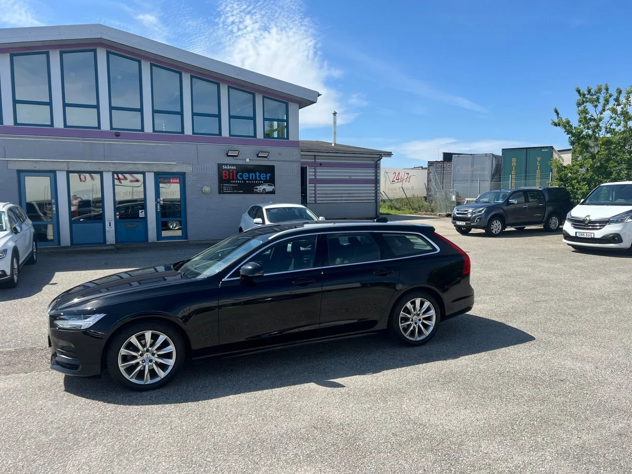 Vehicle image 3
