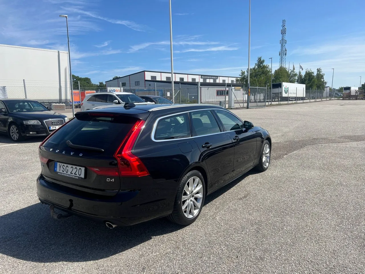 Vehicle image 5