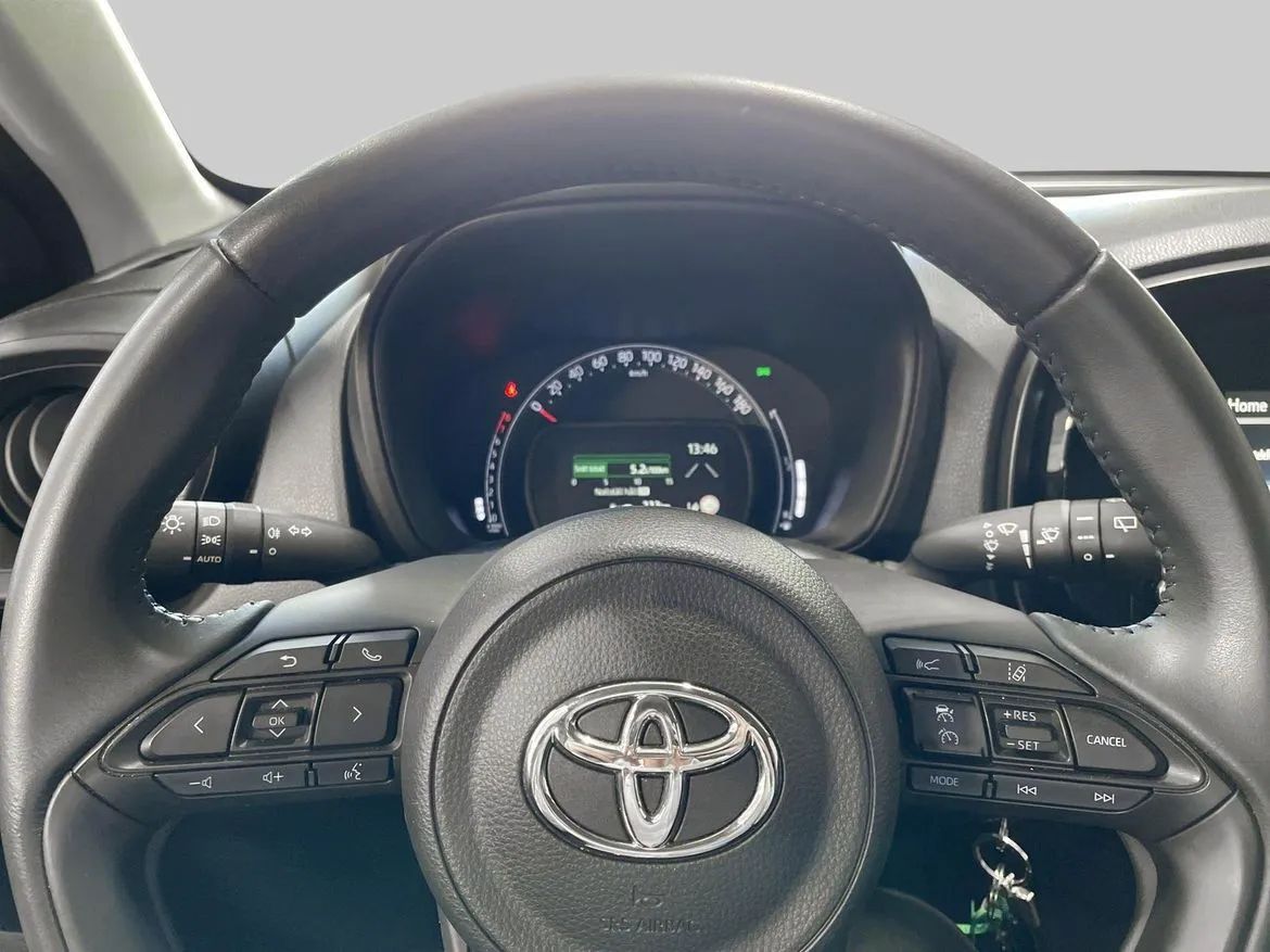 Vehicle image 14