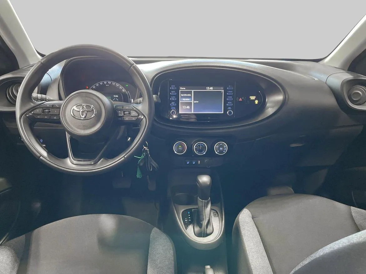 Vehicle image 11