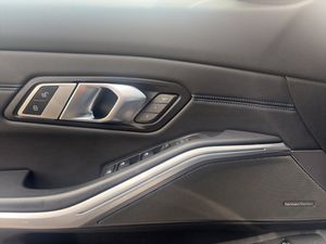 BMW 330 bild 19