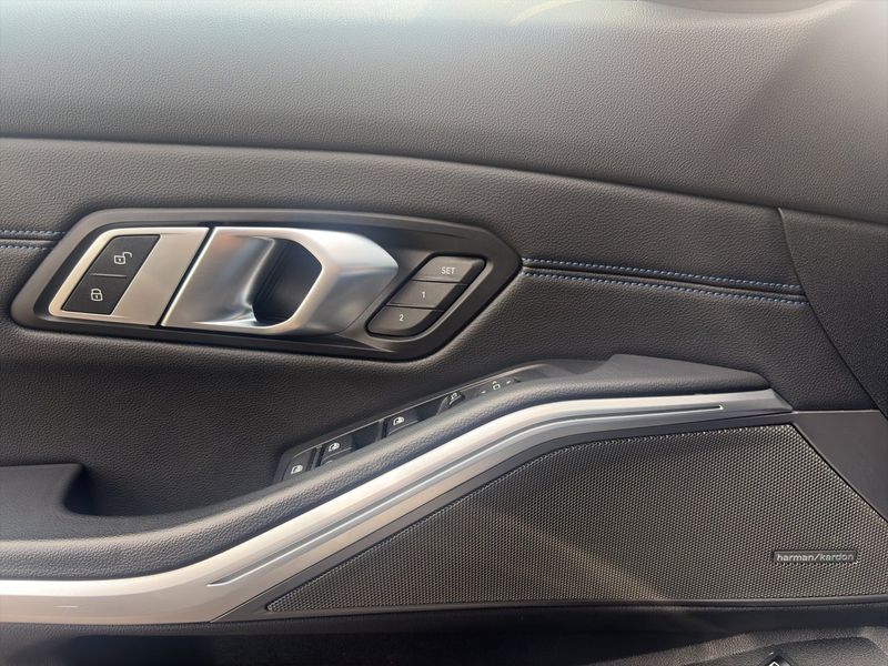 BMW 330 bild 19