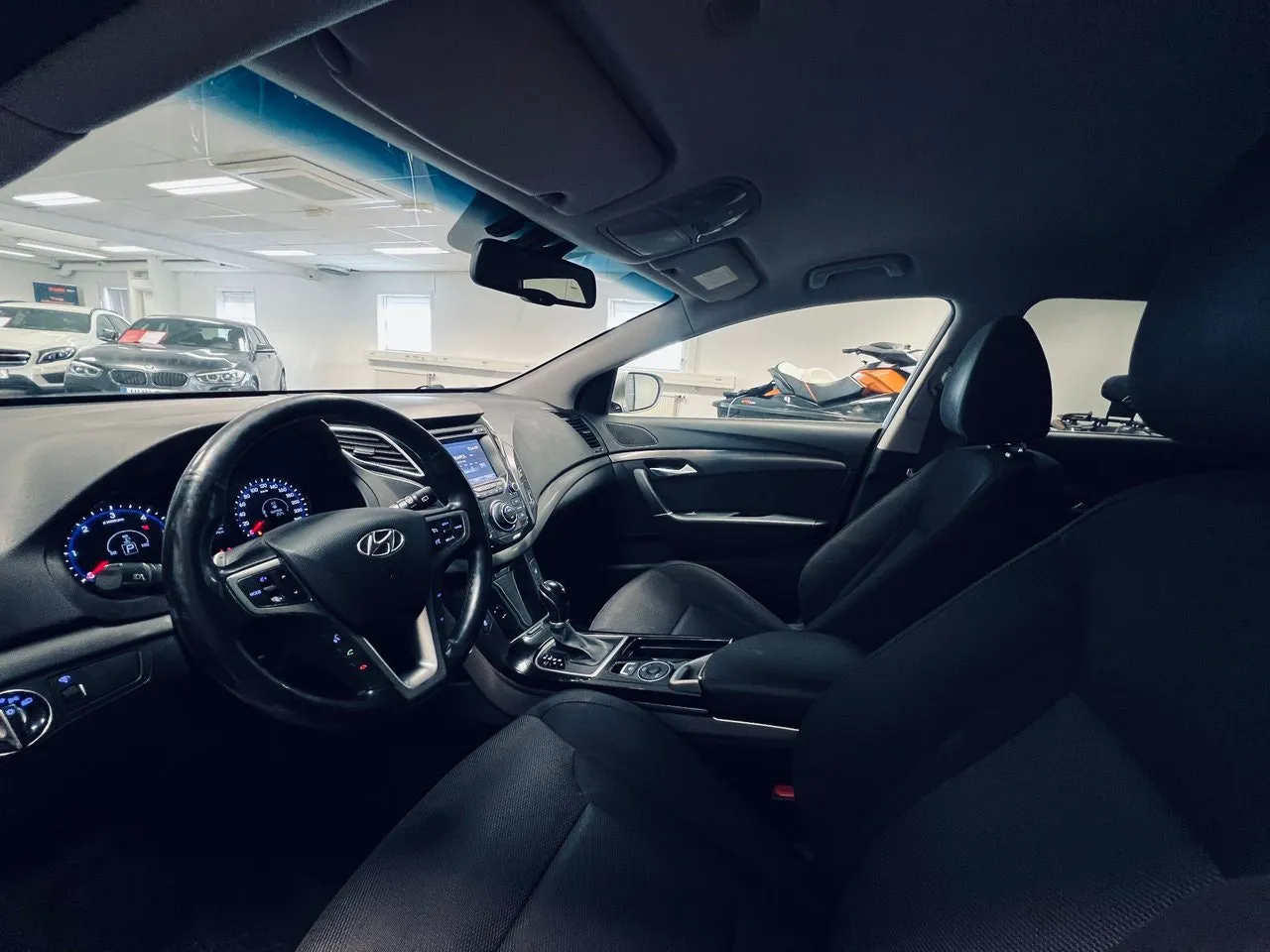 Vehicle image 9