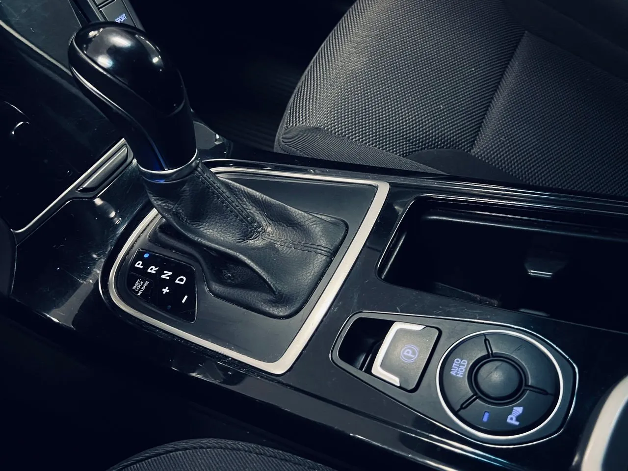 Vehicle image 16