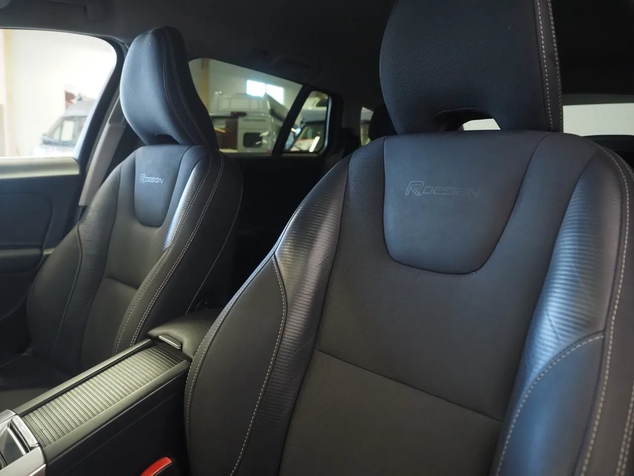 Vehicle image 14
