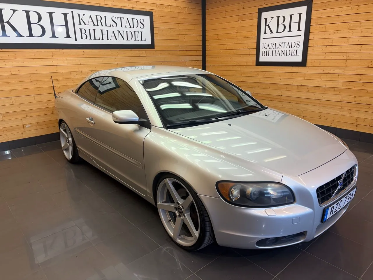 Vehicle image 8