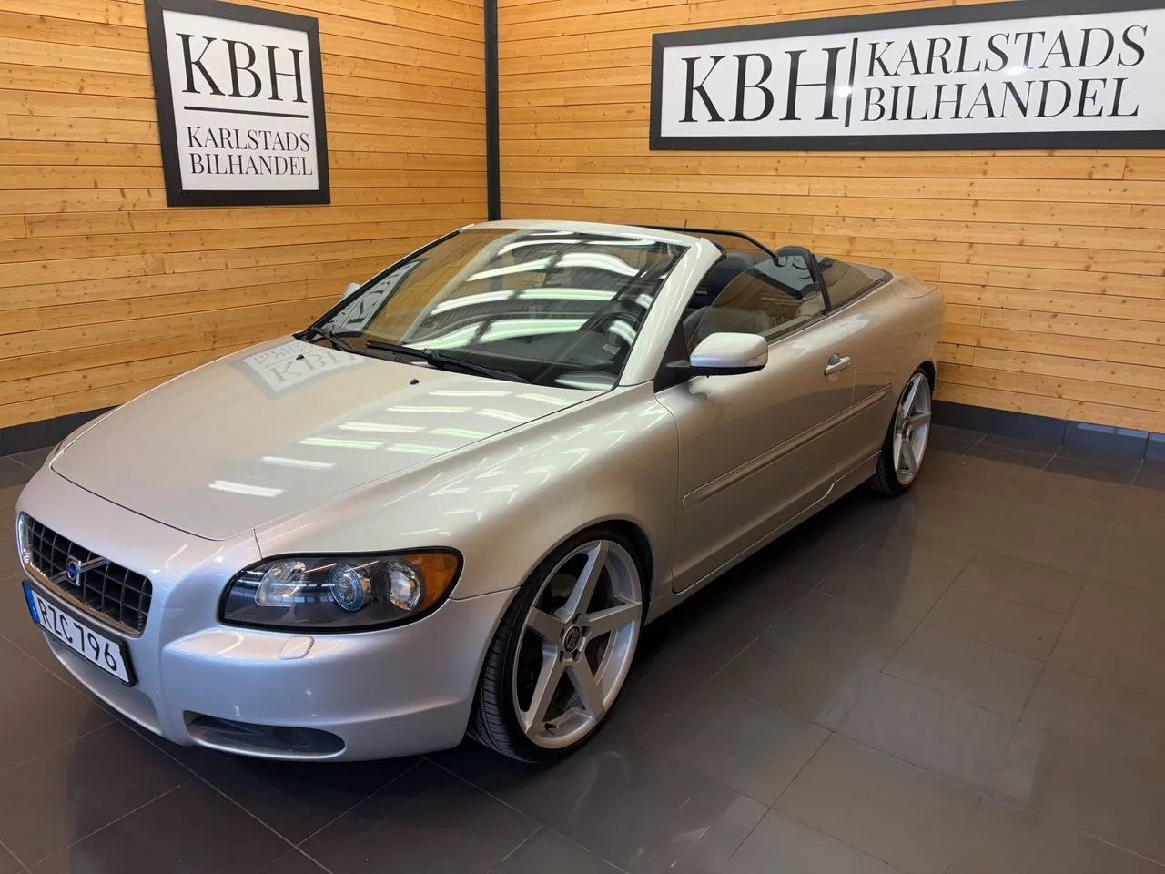 Vehicle image 2