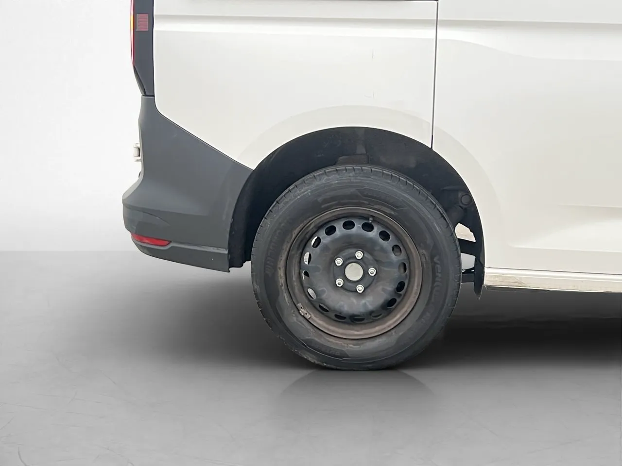 Vehicle image 28