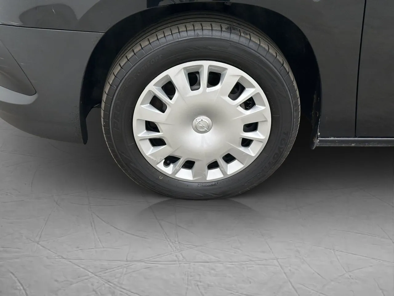 Vehicle image 24