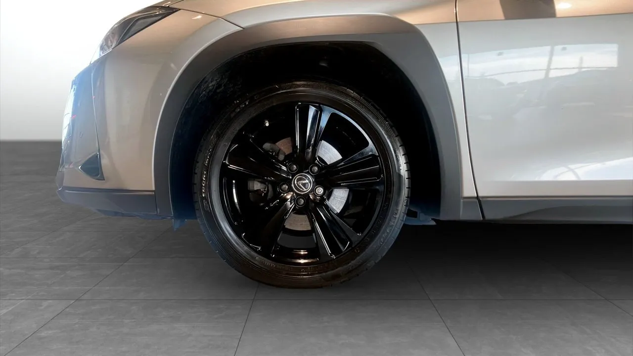 Vehicle image 8