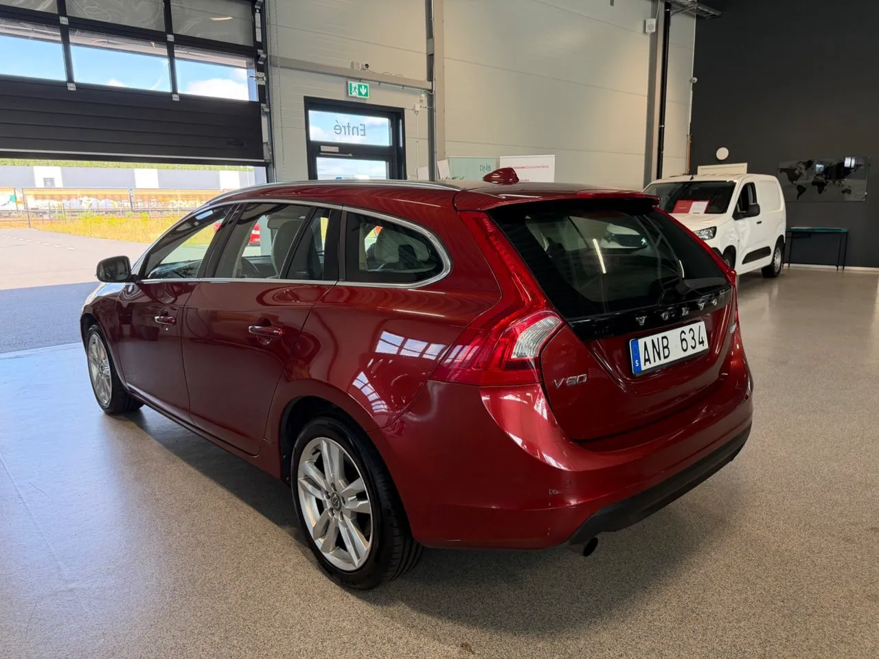 Vehicle image 5