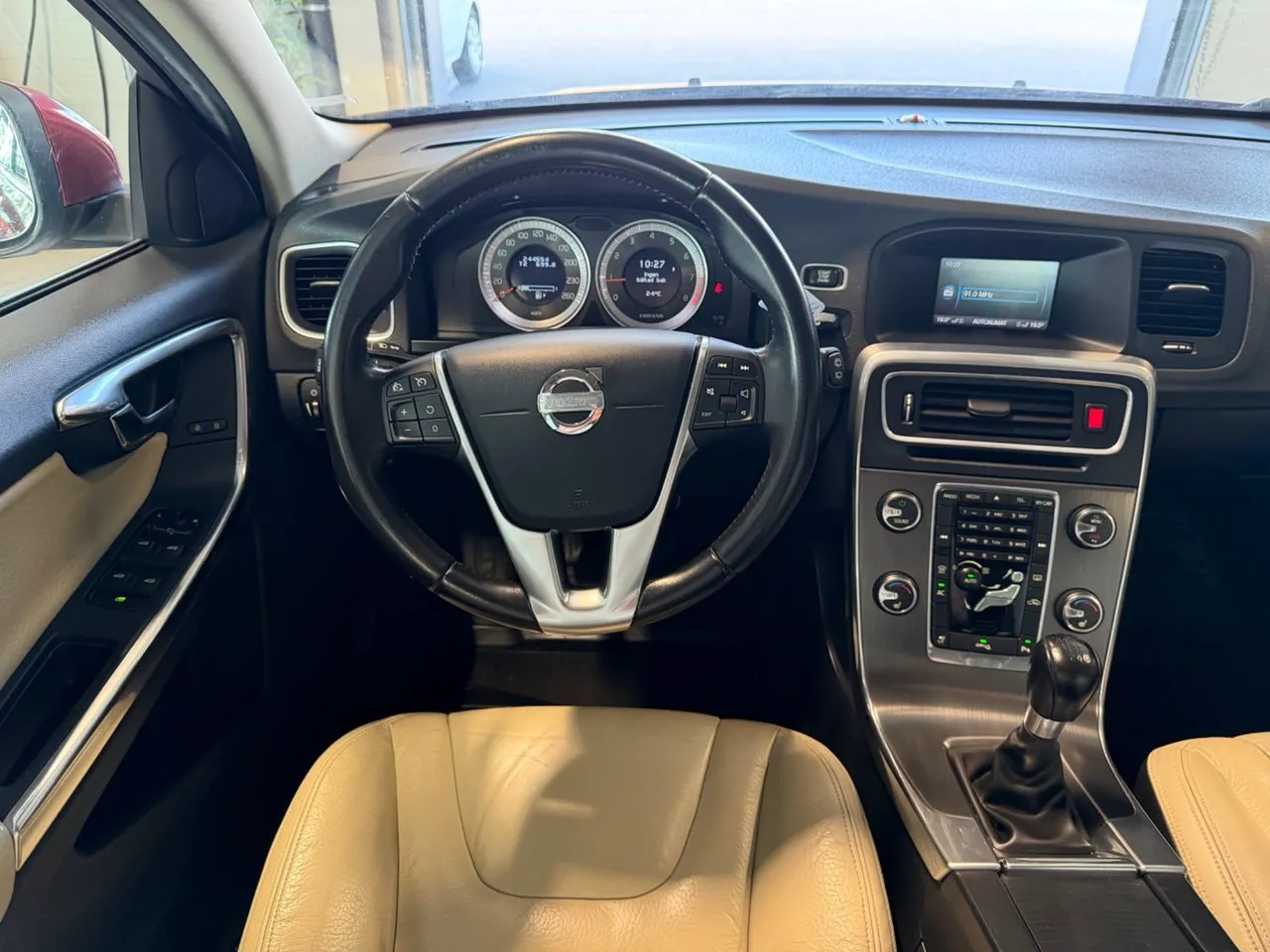 Vehicle image 14