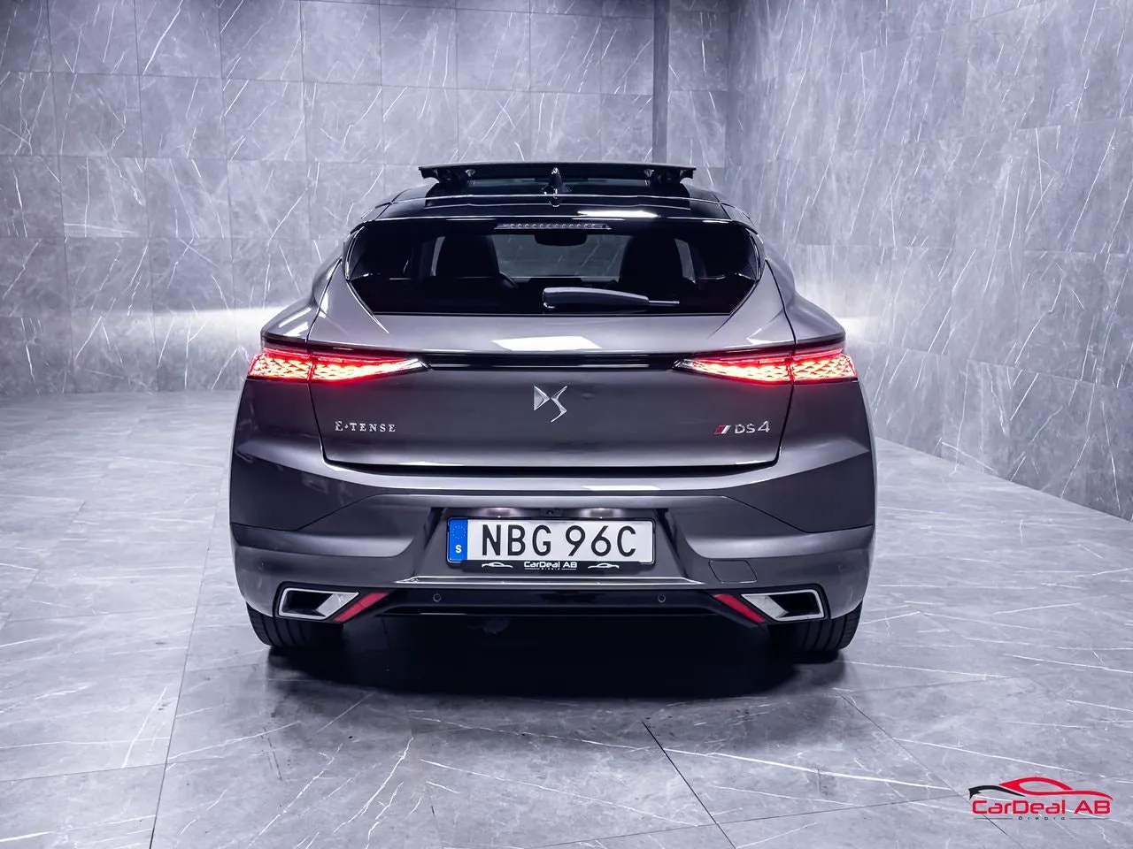 Vehicle image 5