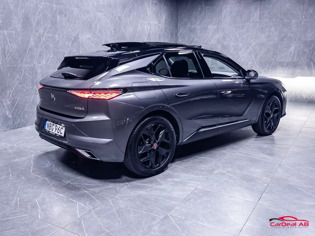 Vehicle image 6