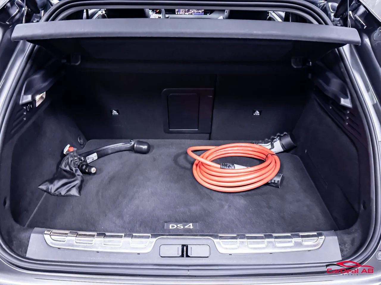 Vehicle image 16