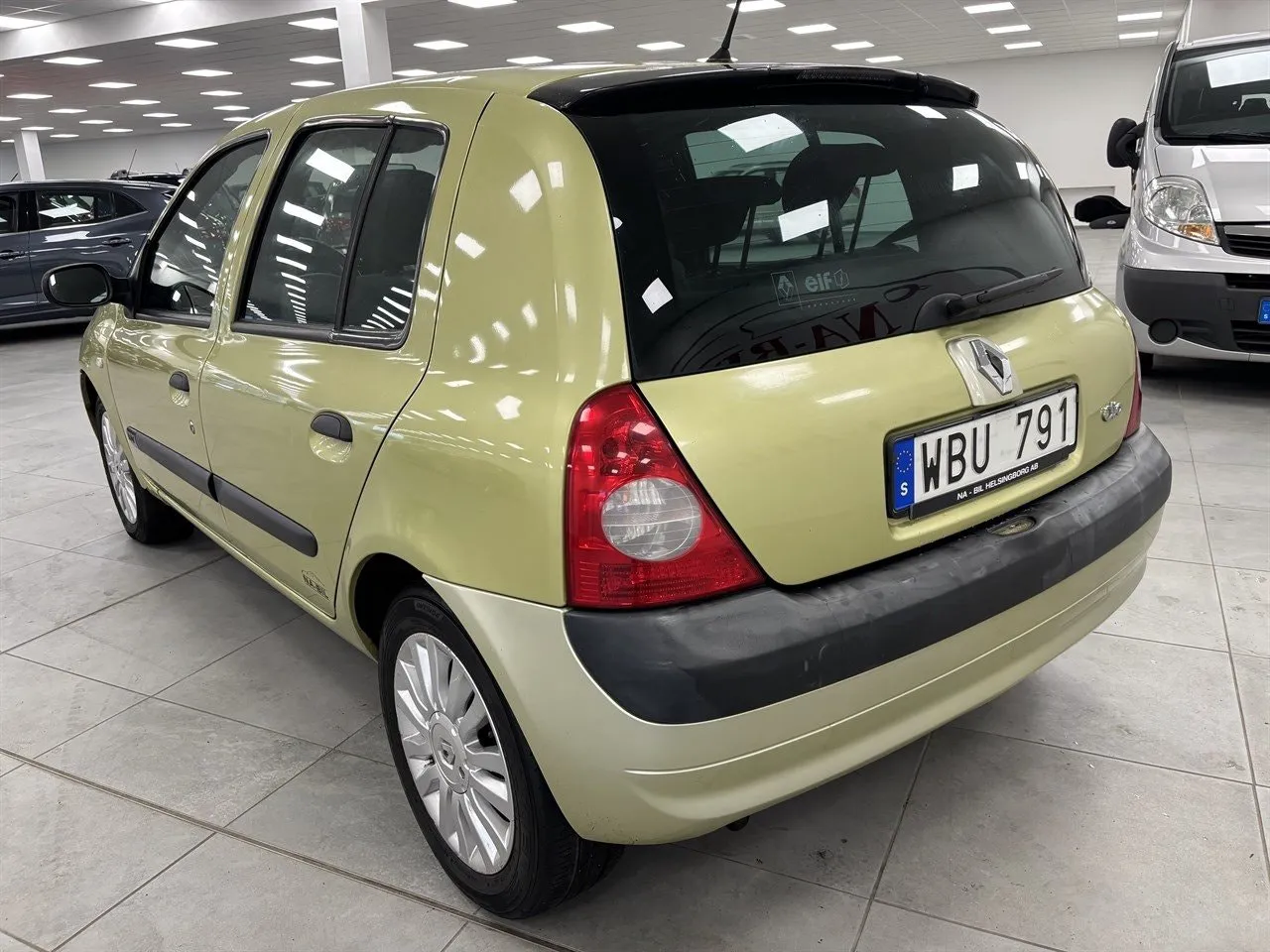 Vehicle image 3