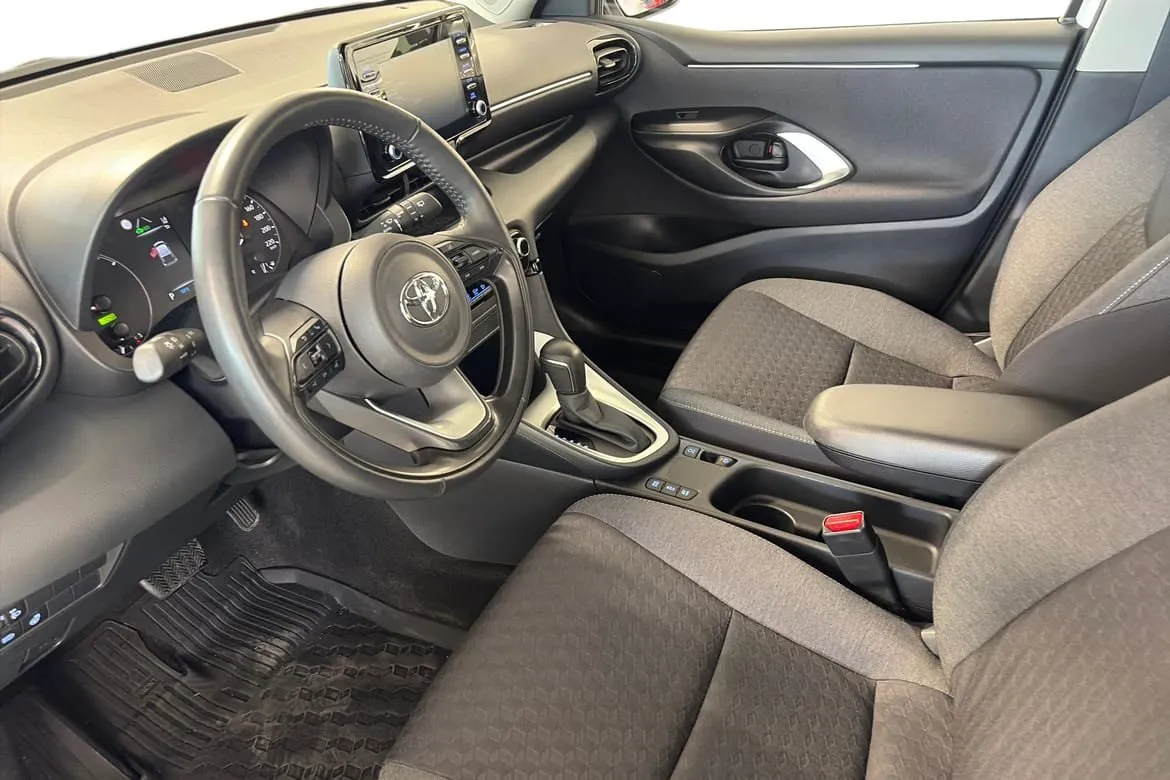 Vehicle image 10