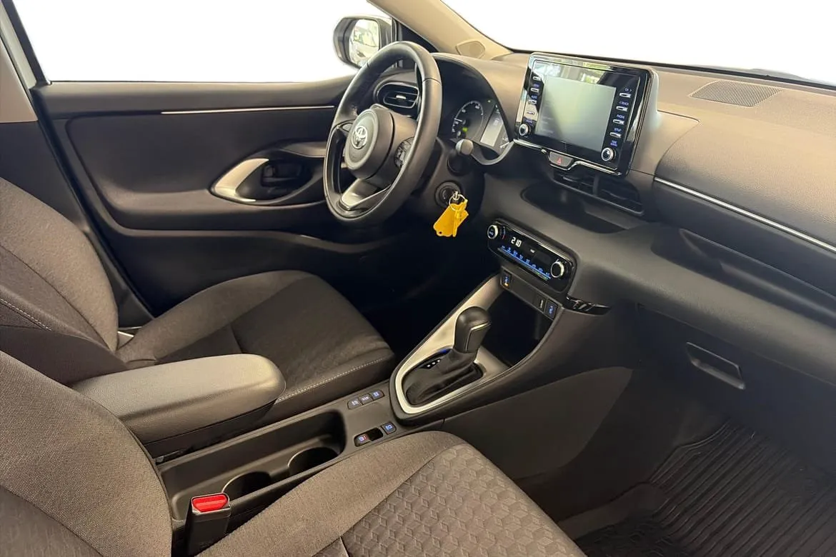 Vehicle image 6