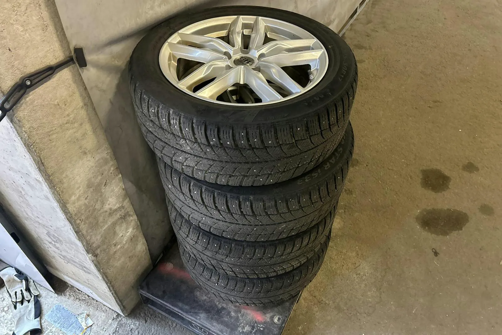 Vehicle image 13