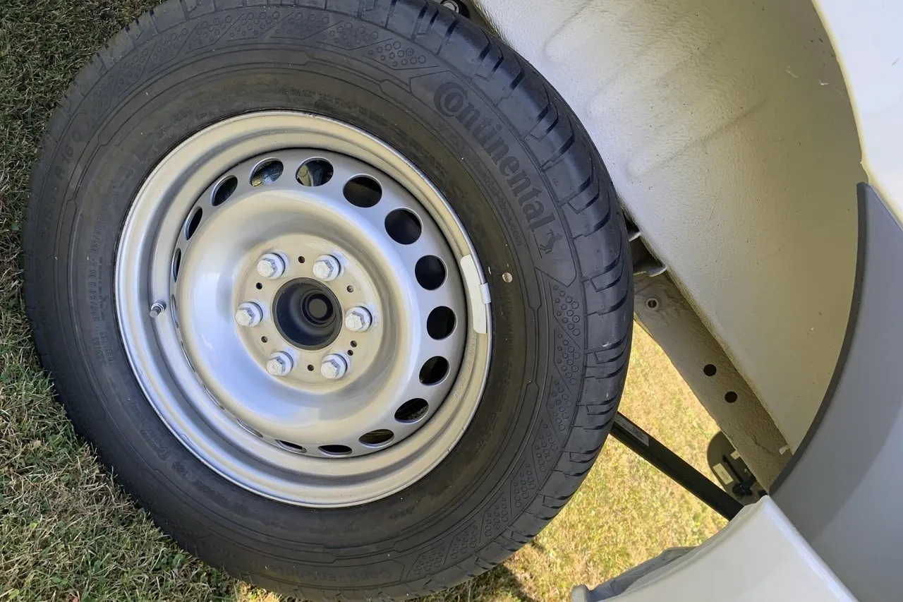 Vehicle image 8