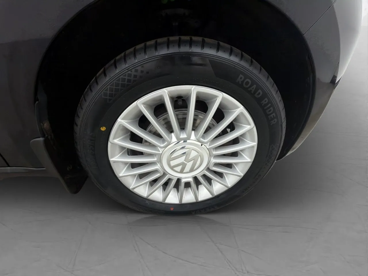 Vehicle image 24
